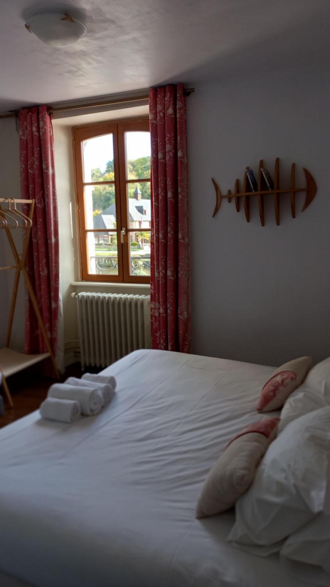ディナン Le Poisson Ivre Bed & Breakfast エクステリア 写真
