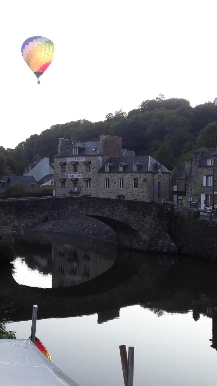 ディナン Le Poisson Ivre Bed & Breakfast エクステリア 写真